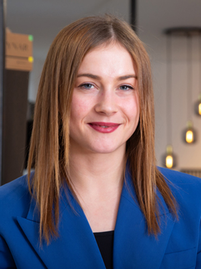 Headshot of Anna Schuster.